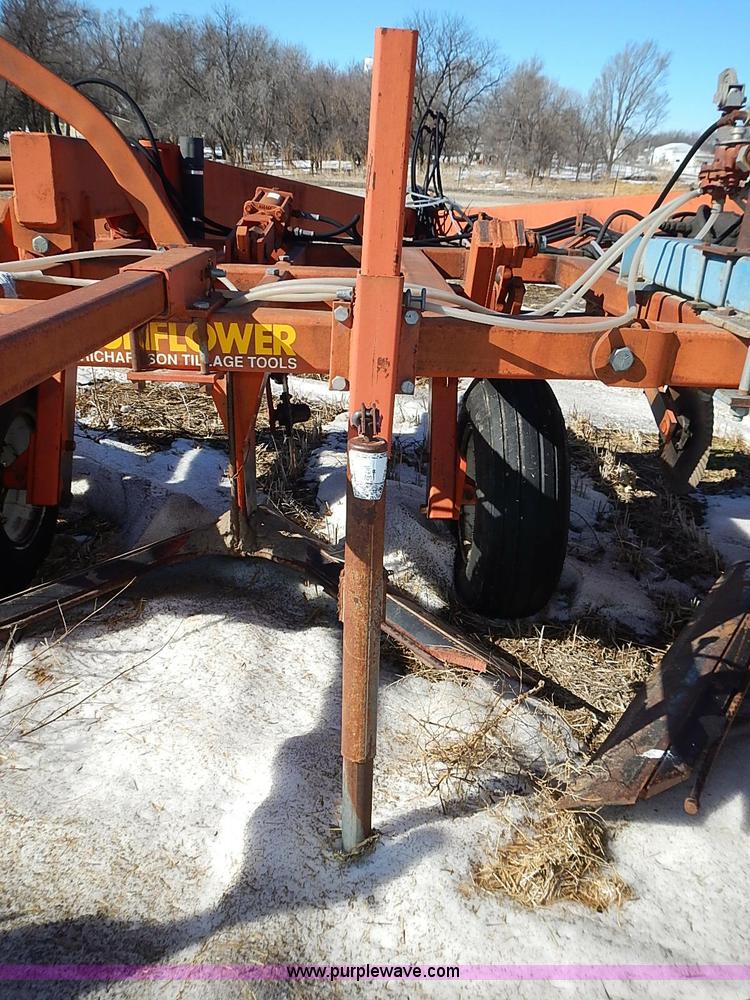 image for item I9426 1989 Sunflower 3660-30 30' V-blade cultivator