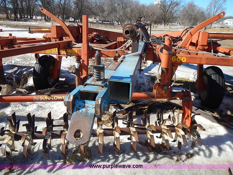 image for item I9426 1989 Sunflower 3660-30 30' V-blade cultivator