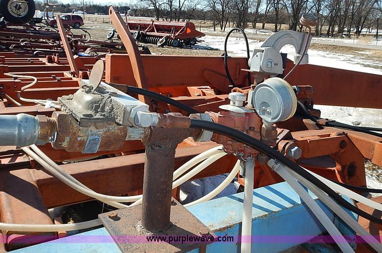 image for item I9426 1989 Sunflower 3660-30 30' V-blade cultivator