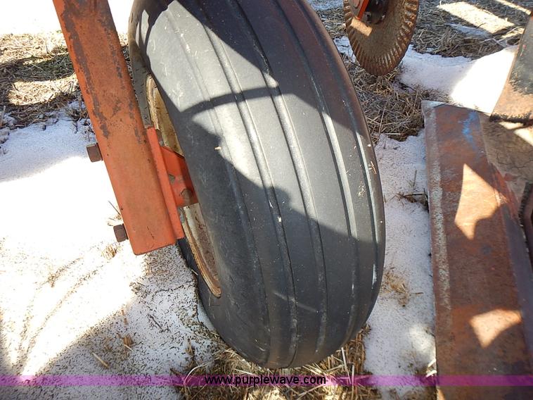 image for item I9426 1989 Sunflower 3660-30 30' V-blade cultivator