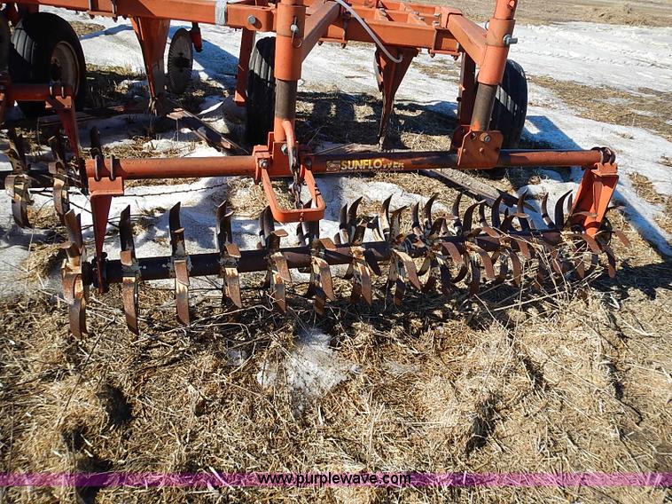 image for item I9426 1989 Sunflower 3660-30 30' V-blade cultivator