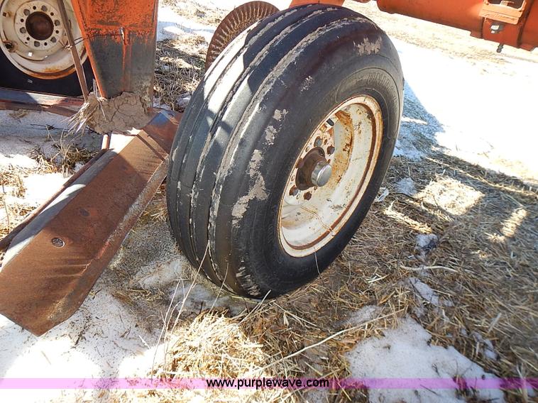 image for item I9426 1989 Sunflower 3660-30 30' V-blade cultivator