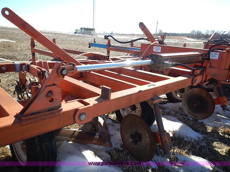 image for item I9426 1989 Sunflower 3660-30 30' V-blade cultivator