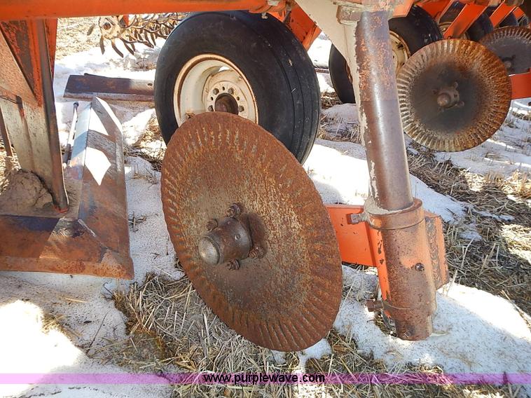 image for item I9426 1989 Sunflower 3660-30 30' V-blade cultivator