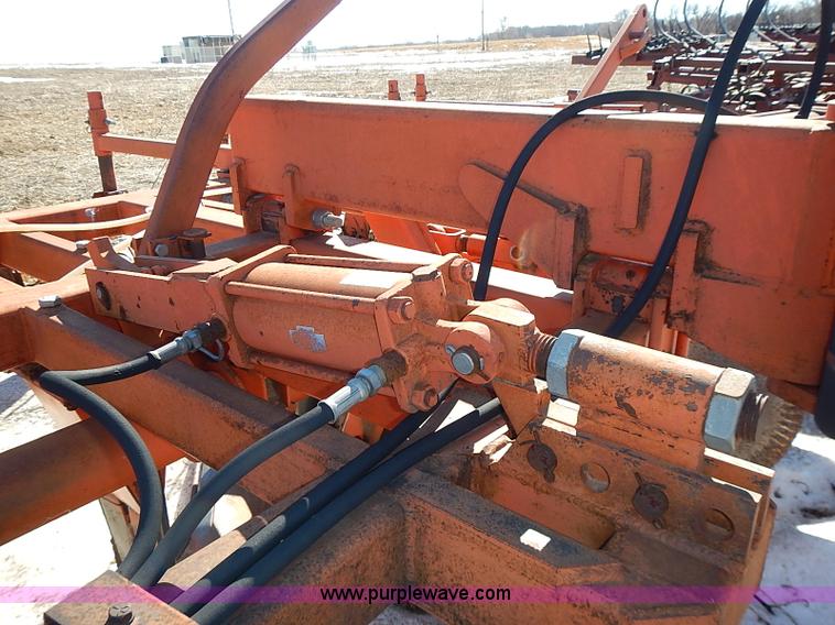 image for item I9426 1989 Sunflower 3660-30 30' V-blade cultivator