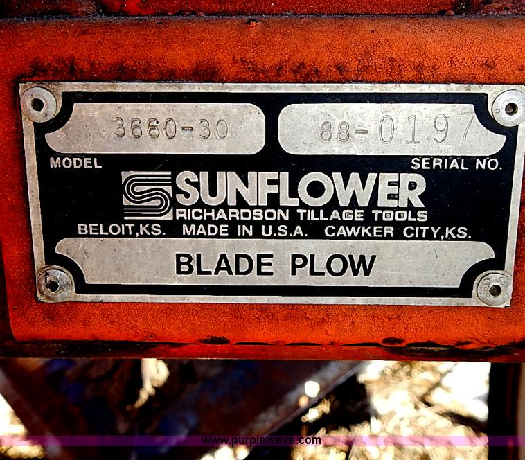 image for item I9426 1989 Sunflower 3660-30 30' V-blade cultivator