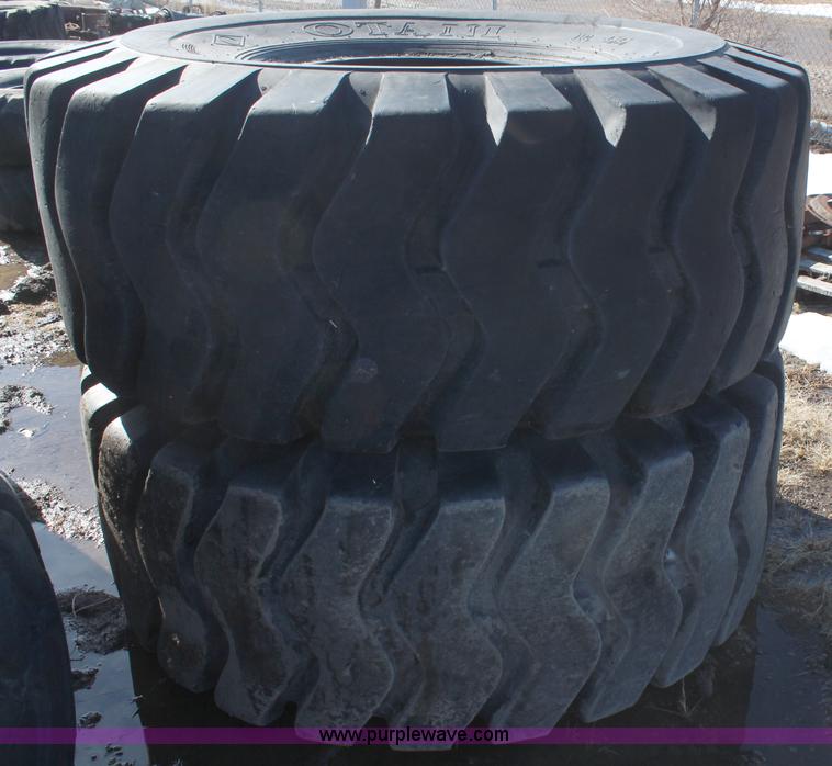 image for item AZ9995 (4) 26.5R25 tires