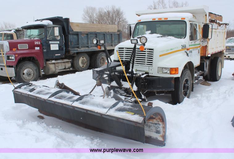 image for item H1296 1992 International 4700 dump truck