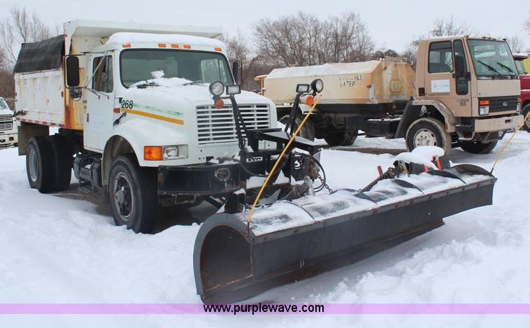 image for item H1296 1992 International 4700 dump truck