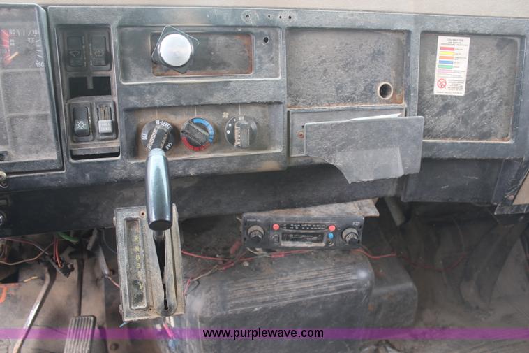 image for item H1296 1992 International 4700 dump truck