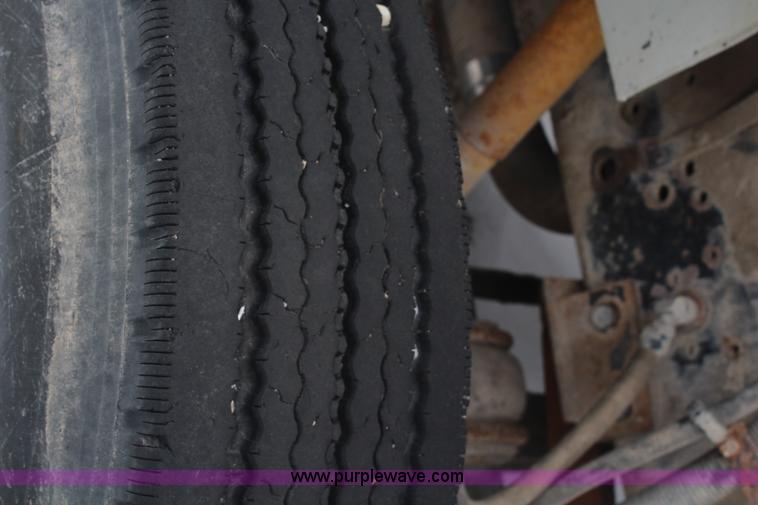 image for item H1296 1992 International 4700 dump truck