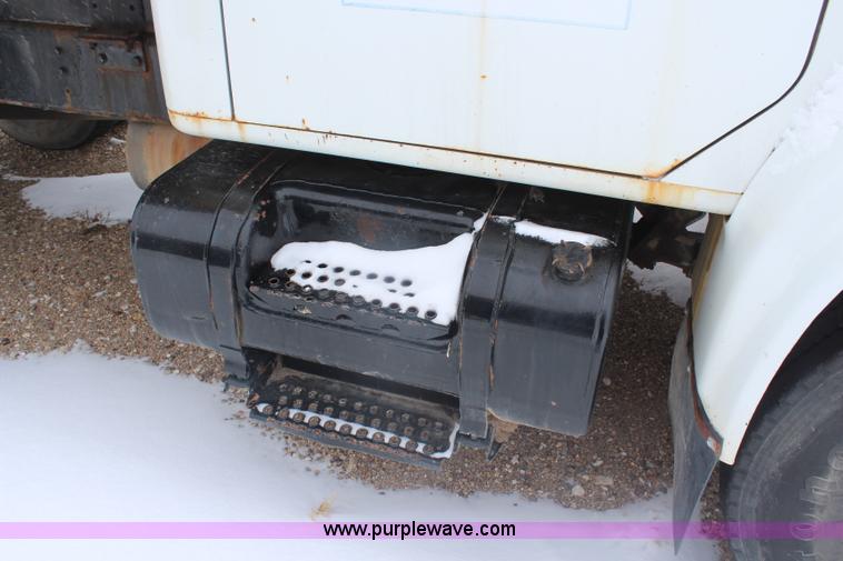 image for item H1296 1992 International 4700 dump truck