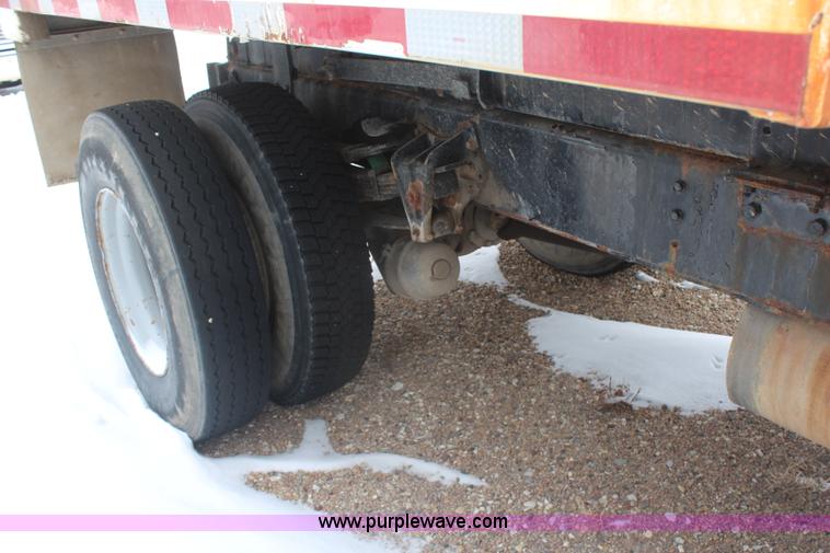image for item H1296 1992 International 4700 dump truck
