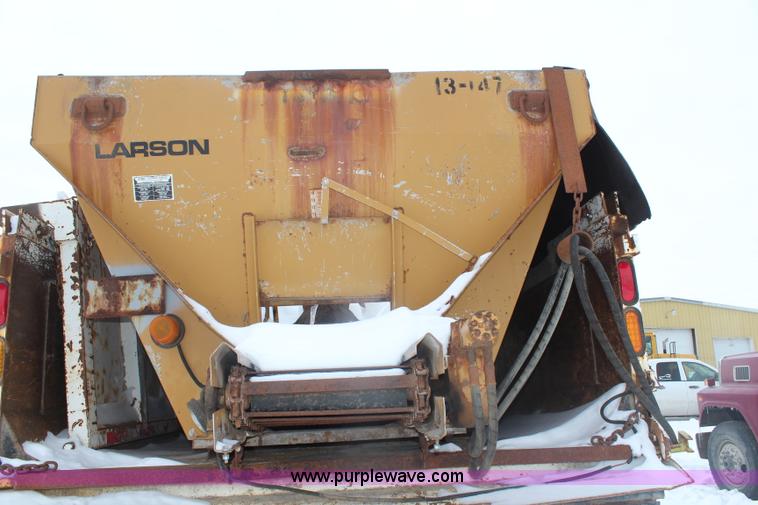 image for item H1296 1992 International 4700 dump truck