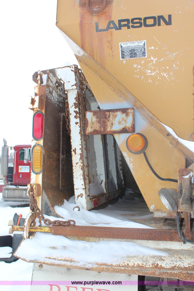 image for item H1296 1992 International 4700 dump truck