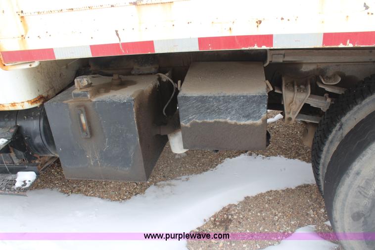 image for item H1296 1992 International 4700 dump truck