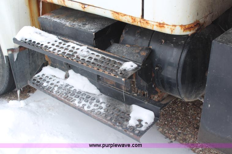 image for item H1296 1992 International 4700 dump truck