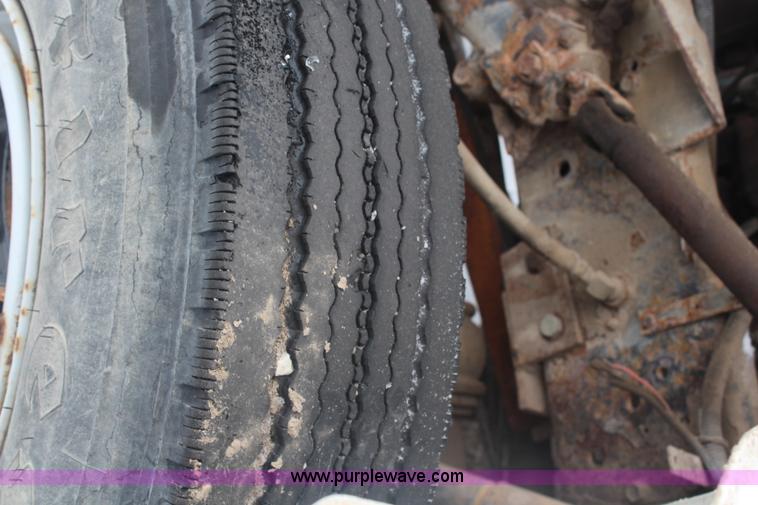 image for item H1296 1992 International 4700 dump truck