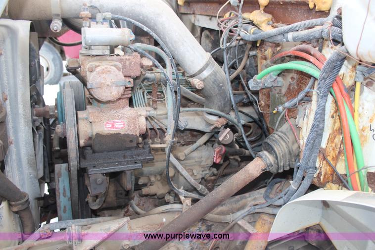 image for item H1296 1992 International 4700 dump truck