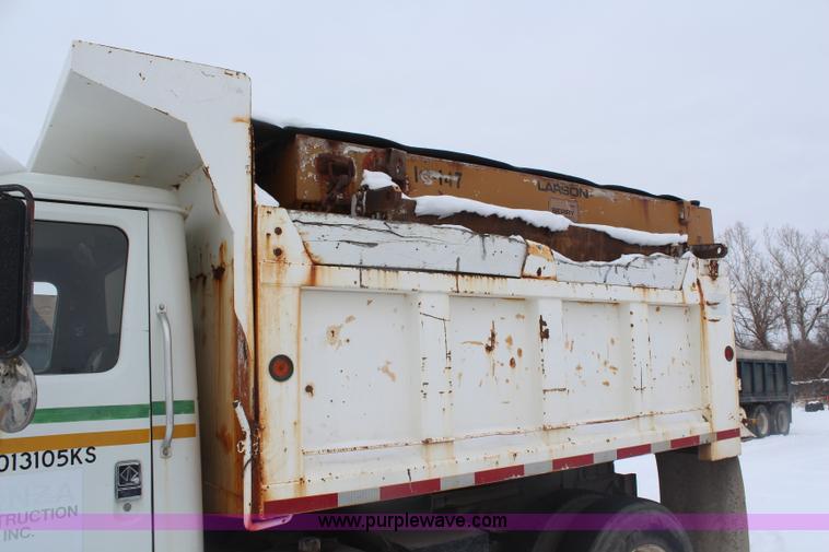 image for item H1296 1992 International 4700 dump truck