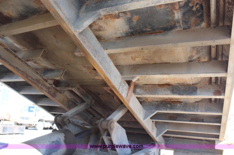 image for item H1296 1992 International 4700 dump truck