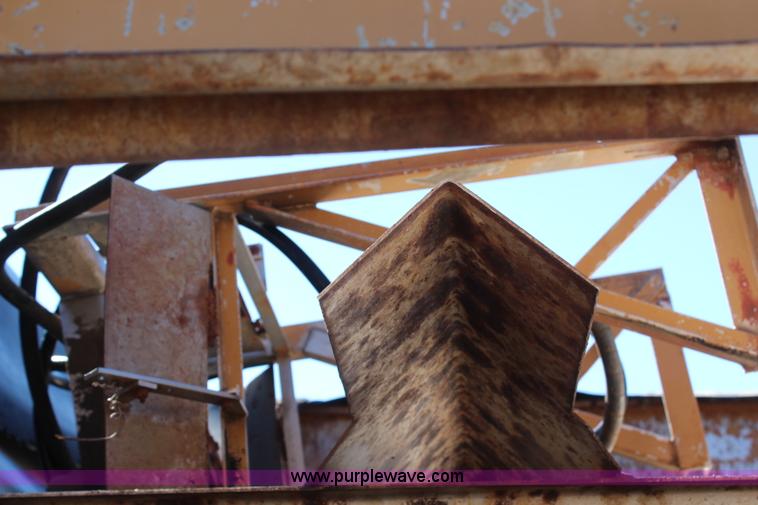 image for item H1296 1992 International 4700 dump truck