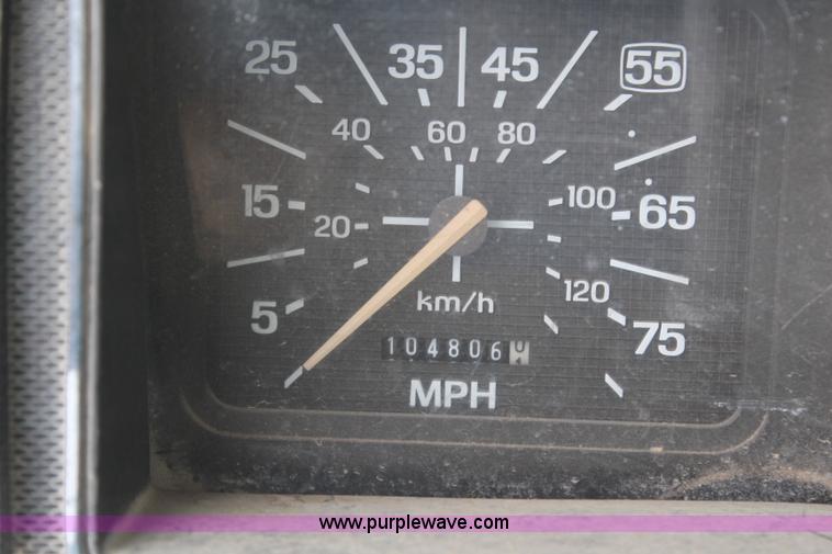 image for item H1303 1990 Ford F700 truck cab and chassis