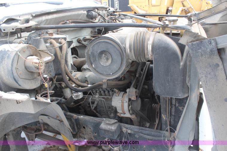 image for item H1303 1990 Ford F700 truck cab and chassis