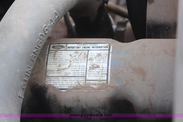 image for item H1303 1990 Ford F700 truck cab and chassis