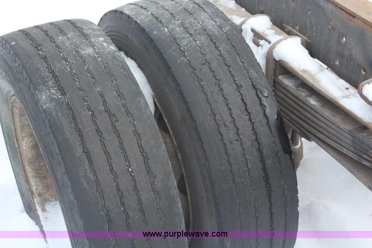 image for item H1303 1990 Ford F700 truck cab and chassis