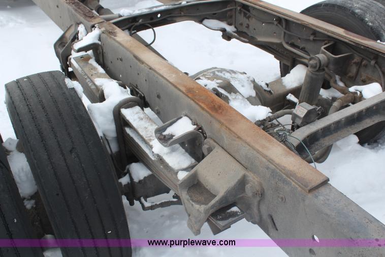 image for item H1303 1990 Ford F700 truck cab and chassis