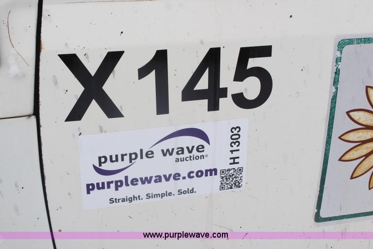 image for item H1303 1990 Ford F700 truck cab and chassis