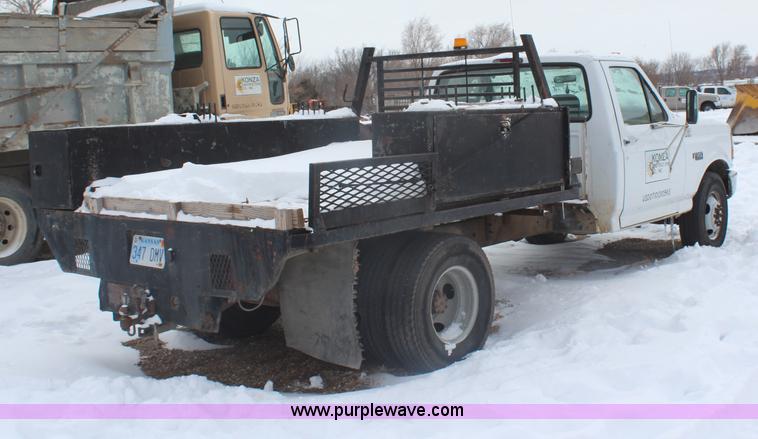 image for item H1304 1994 Ford F350 XL flatbed pickup truck