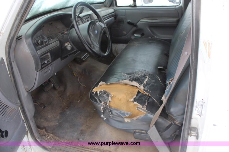 image for item H1304 1994 Ford F350 XL flatbed pickup truck