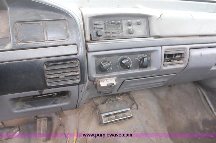 image for item H1304 1994 Ford F350 XL flatbed pickup truck