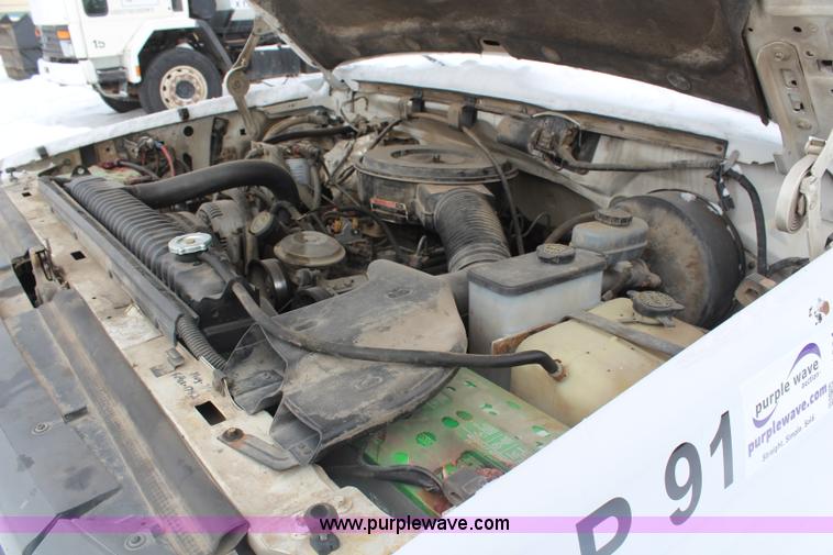 image for item H1304 1994 Ford F350 XL flatbed pickup truck