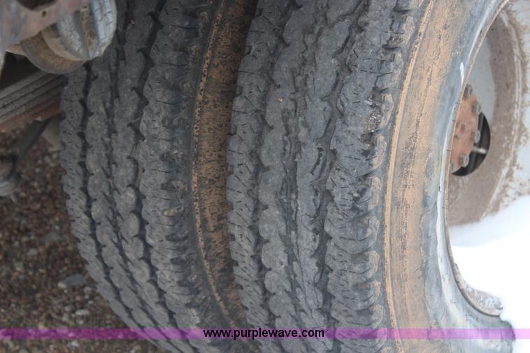 image for item H1304 1994 Ford F350 XL flatbed pickup truck