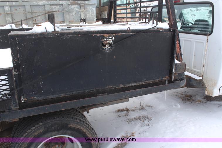 image for item H1304 1994 Ford F350 XL flatbed pickup truck