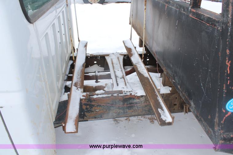 image for item H1304 1994 Ford F350 XL flatbed pickup truck