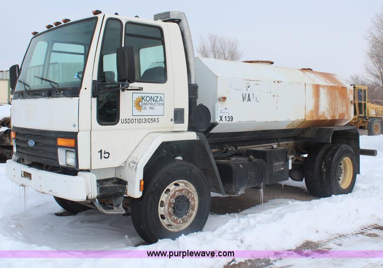 image for item H1305 1990 Ford CF8000 Cargo water tuck