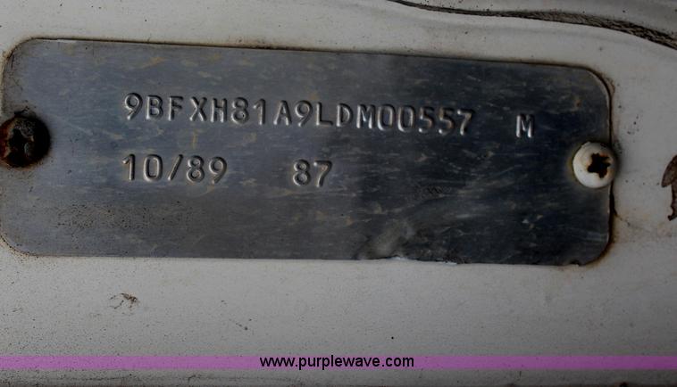 image for item H1305 1990 Ford CF8000 Cargo water tuck