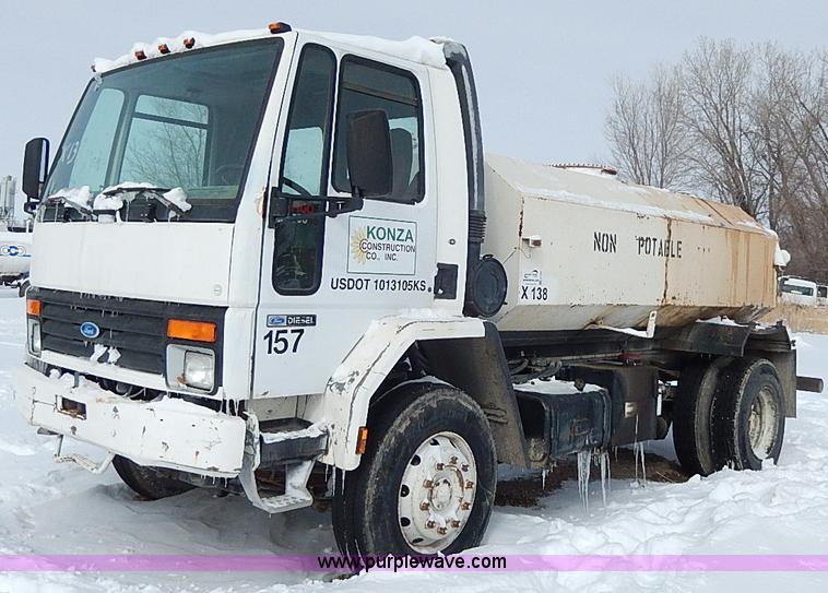 image for item H1306 1990 Ford CF8000 Cargo water tuck