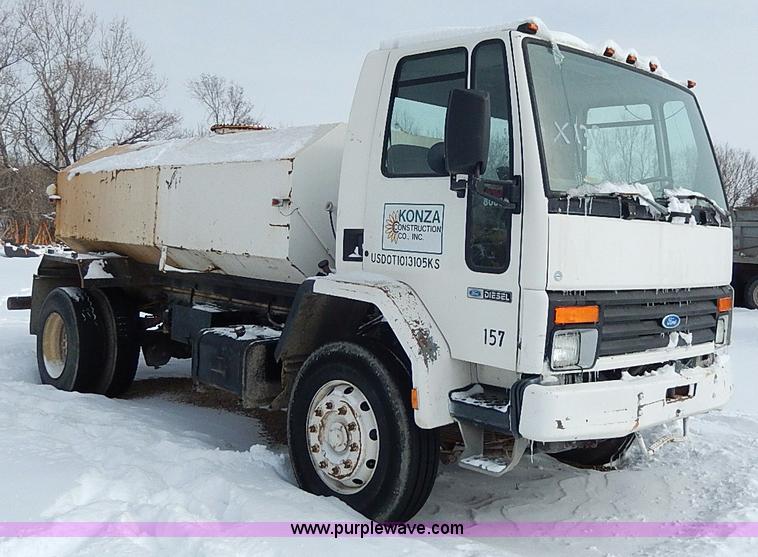 image for item H1306 1990 Ford CF8000 Cargo water tuck