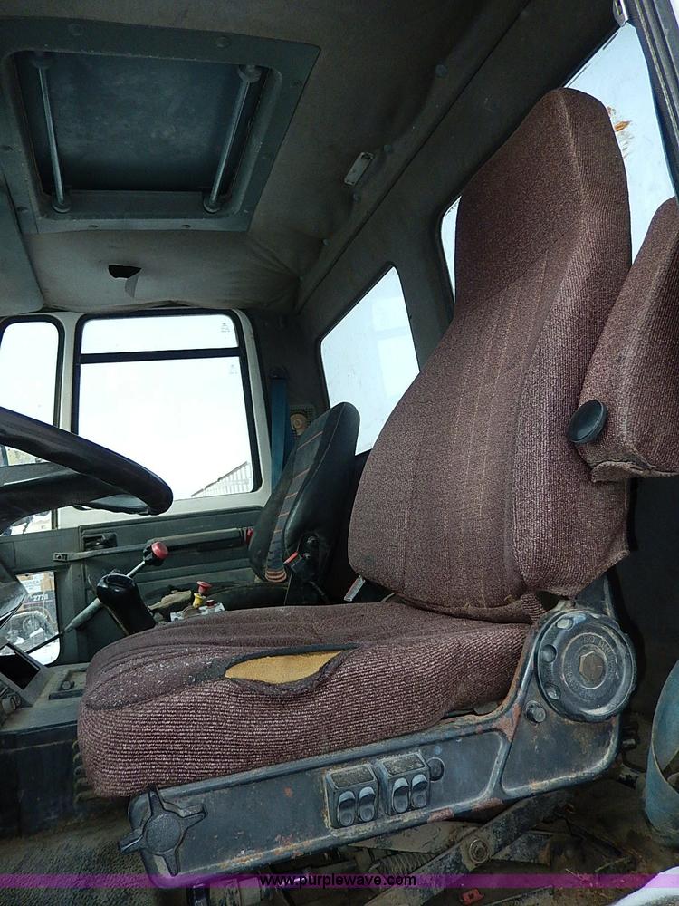 image for item H1306 1990 Ford CF8000 Cargo water tuck