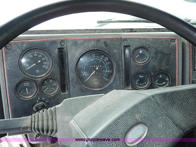 image for item H1306 1990 Ford CF8000 Cargo water tuck