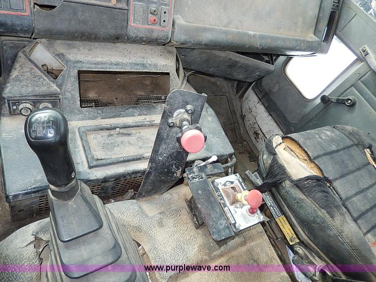 image for item H1306 1990 Ford CF8000 Cargo water tuck