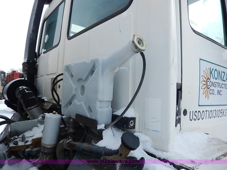 image for item H1306 1990 Ford CF8000 Cargo water tuck