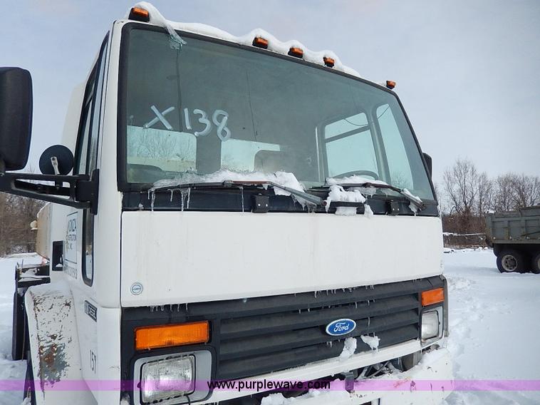 image for item H1306 1990 Ford CF8000 Cargo water tuck