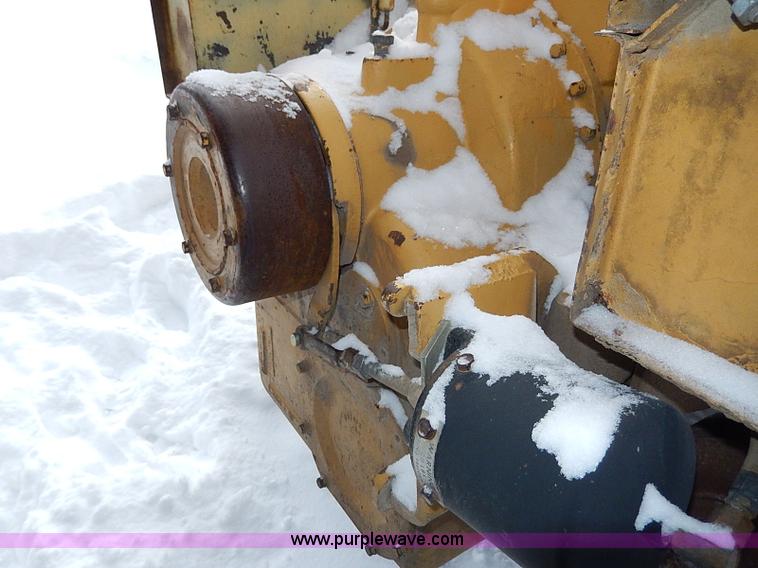 image for item H1307 1979 Caterpillar 613B paddle scraper