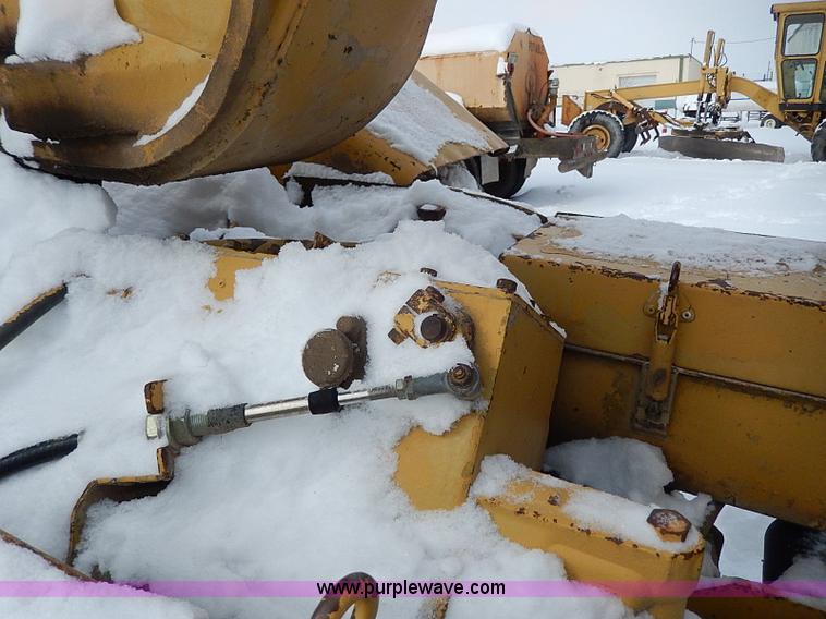 image for item H1307 1979 Caterpillar 613B paddle scraper